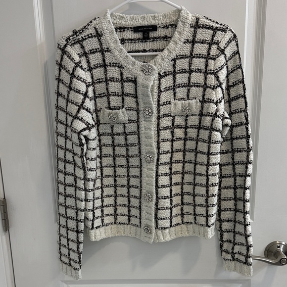 Chic Black and Cream Checkered Women's Sweater - Picture 1 of 1